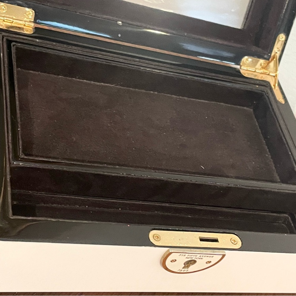 Henri Bendel Lacquered Wood Jewelry Box, w/trays, Izak Illustration, *no key - Picture 8 of 15